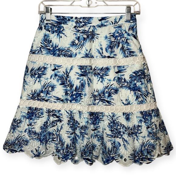 Guess Noelle Blue White Floral Eyelet Embroidered Mini Skirt with Lace Trim Sz S - Picture 4 of 10